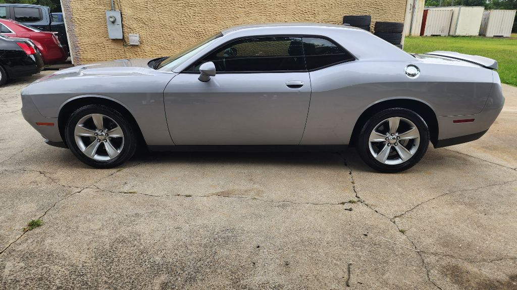 2017 Dodge Challenger SXT's photo