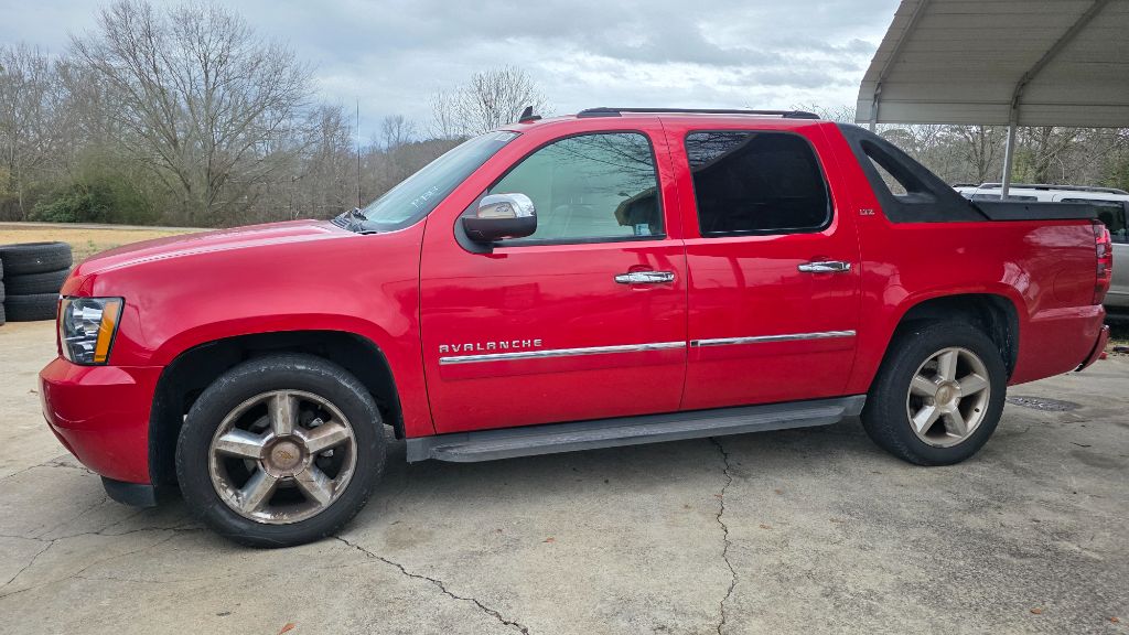 2010 Chevrolet Avalanche LTZ's photo