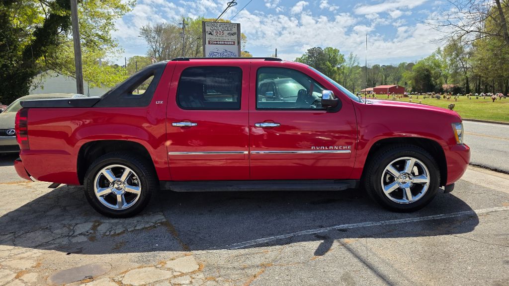 2010 Chevrolet Avalanche 4WD Avalanche LTZ's photo