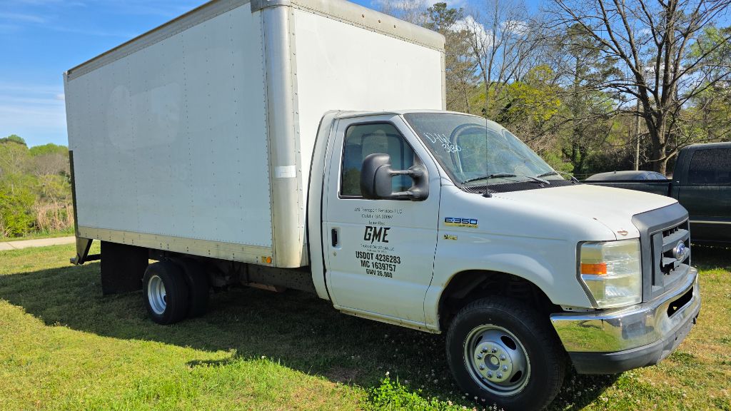 2013 Ford E-Series's photo