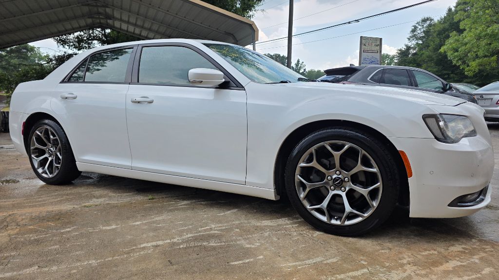2016 Chrysler 300 S's photo